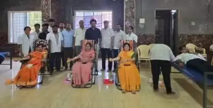 జహీరాబాద్: పట్టణంలో మహేష్ నవమి పురస్కరించుకుని మహేశ్వరి సమాజం ఆధ్వర్యంలో రక్తదాన శిబిరం నిర్వహణ