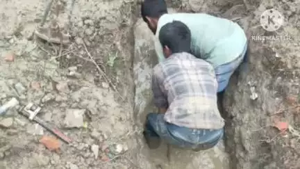 ফলতা: সরারহাটে পানীয় জলের লাইন ফেটে গিয়ে বিপত্তি, জলের লাইন সংস্কার করলেন জনস্বাস্থ্য কারিগরি দপ্তরের কর্মীরা