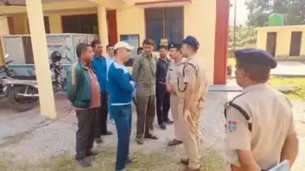 पाटी: पुलिस उपाध्यक्ष शिवराज सिंह राणा ने रीठा साहिब क्षेत्र में गोष्ठी कर लोगों की समस्याएं सुनीं