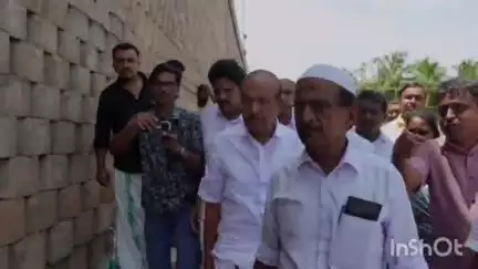 തിരൂരങ്ങാടി: ദേശീയപാത ഇടിഞ്ഞ് വീണ തലപ്പാറ വലിയപറമ്പിൽ ഇന്ന് പി.കെ കുഞ്ഞാലിക്കുട്ടി എം.എൽ.എ സന്ദർശനം നടത്തി