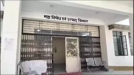 किशनगंज: शराब पीकर लौट रहे सात युवकों को उत्पाद विभाग की टीम ने विभिन्न चेकपोस्ट से किया गिरफ्तार