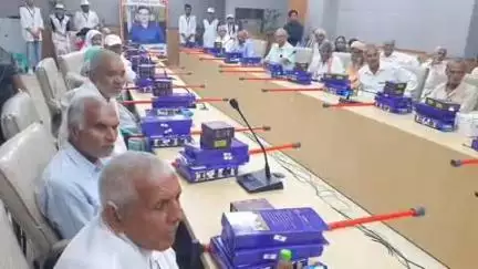 रोहतक: लघु सचिवालय में डीसी ने बुजुर्गों व दिव्यांगजनों को 305 सहायक उपकरण वितरित किए