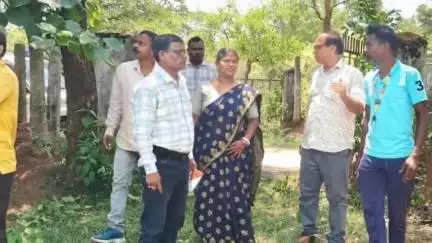 বিনপুর ২: কানিমহুলিতে বীজলাক্ষা খামার পরিদর্শন করেছেন ঝাড়গ্রাম জেলা পরিষদের সভাধিপতি চিন্ময়ী মারান্ডী