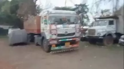 मऊगंज: खनिज विभाग ने मऊगंज बाईपास से बिना कागजात गिट्टी ले जा रहा ट्रेलर ट्रक ज़ब्त किया