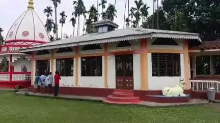 মঙলদৈ ভাগ: ১ নং বেজপাৰাৰ ভৰালী চুবাৰ এশ বছৰ পুৰণি শিৱ মন্দিৰত সংঘটিত হয় চুৰি‌কাণ্ড,সোন,ৰূপৰ পিতলৰ সামগ্ৰী চুৰি কৰি লয় যায় চোৰে