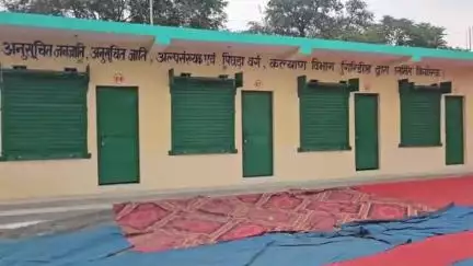 गिरिडीह: गांडेय विधायक ने सिरसिया में सदर प्रखंड परिसर स्थित चार कियोस्को (दुकान) का किया उद्घाटन