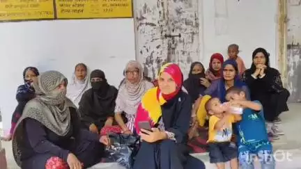 छिबरामऊ: कमालपुर गांव में कई दिनों से नहीं मिलने विद्युत आपूर्ति महिलाओं ने वहवलपुर फीडर पर पहुंच कर दिया प्रदर्शन #Jansamasya