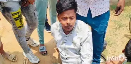 धामपुर: शेरकोट क्षेत्र के चुंगी नंबर पांच के पास बाइक और ई-रिक्शा की भिड़ंत में दो बाइक सवार घायल