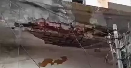 सीहोर नगर: हवा, आंधी और बारिश से शहर की छावनी पुलिस चौकी का छज्जा टूटा, हड़कंप मचा, बड़ा हादसा टला