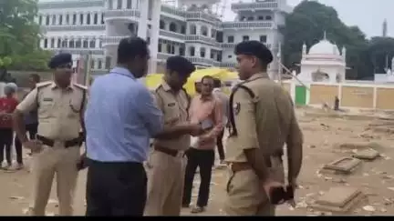 पटना ग्रामीण: बकरीद को शांतिपूर्ण सम्पन्न कराने के लिए SDM और ASP ने पटना सिटी के धार्मिक स्थलों का किया निरीक्षण