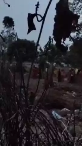 कोरांव: छड़ीगड़ा में दो पक्षों के बीच मारपीट व गाली-गलौज का वीडियो सोशल मीडिया पर वायरल, एक पक्ष ने घर पर चढ़कर मारने का आरोप लगाया