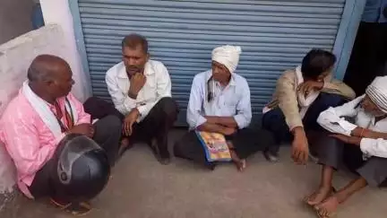 बरही: बरही नगर के जिला सहकारी बैंक में गेंहू का पैसा के लिए किसानों की लगी भीड,पैसा न मिलने से परेशान। #jansamasya