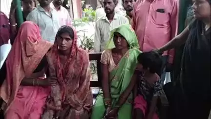 अतरौली: अतरौली के रामघाट रोड पर संदिग्ध परिस्थितियों में मिला युवक का शव, मृतक की पत्नी ने देवर व ससुर पर हत्या का आरोप लगाया