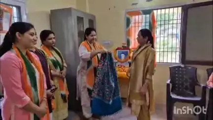 मंडी: मणिपुर के शहीदों को श्रद्धांजलि: हिमाचल डिफेंस वुमेन वेलफेयर एसोसिएशन ने 2015 के बलिदानी सैनिकों की 10वीं पुण्यतिथि मनाई