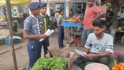 बरेका में 3 व 4 जून 2025 को संरक्षा विभाग के तत्वाधान में   जलालीपट्टी मार्केट एवं केंद्रीय तथा पूर्वी मार्केट में पम्फलेट वितरण कर पर्यावरण संरक्षण हेतु लोगों को जागरूक किया #railminindia