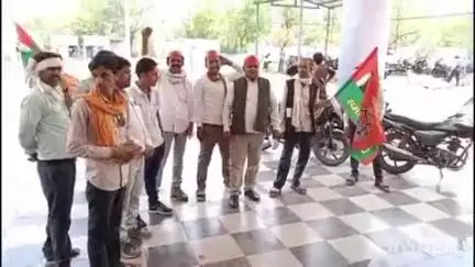 बंडा: समाजवादी पार्टी ने बंडा की विभिन्न समस्याओं को लेकर तहसीलदार को ज्ञापन सौंपा