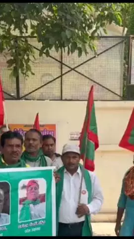 बिजली विभाग के निजीकरण के खिलाफ किसान नाराज़, DM कार्यालय के बाहर किया प्रदर्शन