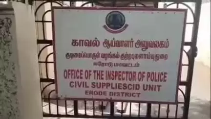 கொடுமுடி: அரசம்பாளையம் பகுதியில் வேனில் ரேஷன் அரிசி கடத்தியதாக இருவர் கைது