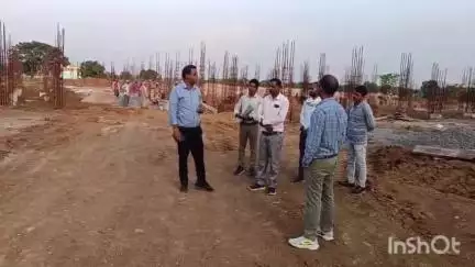 बिलाईगढ़ में कलेक्टर डॉ. कन्नौजे ने किया औचक निरीक्षण, 'एक पेड़ मां के नाम' अभियान के तहत पौधारोपण