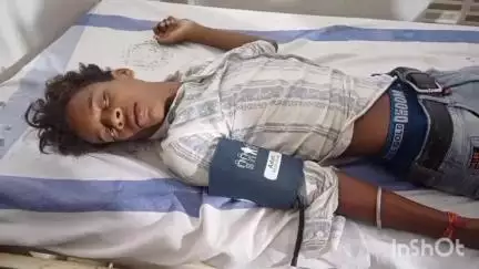 गिधौर: कुमार सुरेंद्र सिंह स्टेडियम के पास दो बाइक की आमने-सामने टक्कर में युवक-युवती घायल, इलाज के लिए अस्पताल में भर्ती