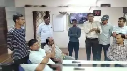 ડીસા રીલાયન્સ પેટ્રોલપંપની સામે પાલિકાએ પાણી કનેક્શન કાપી દેવાતાં સોસાયટીના રહીશોએ પાલિકામાં રજુઆત કરી #Jan samasya#