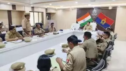 खलीलाबाद: रिज़र्व पुलिस लाइन सभागार में आगामी बकरीद त्यौहार को सकुशल संपन्न कराने के लिए SP ने पुलिस कर्मियों के साथ की बैठक