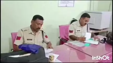 बंडा: ग्राम मोकलमऊ में ट्रैक्टर चालक ने ट्रैक्टर से एक व्यक्ति की दुकान तोड़ी