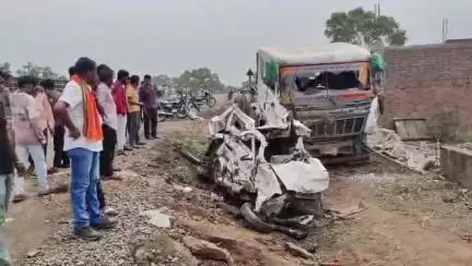 कुशलगढ़: कुशलगढ़ से 35 किलोमीटर दूर ट्रोले ने इको वेन को मारी टक्कर, नौ लोगों की हुई मौत