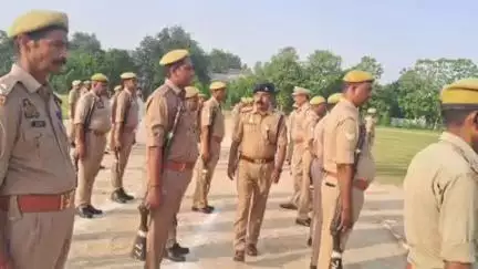 खलीलाबाद: पुलिस क्षेत्राधिकारी यातायात ने साप्ताहिक बुधवार की परेड का रिज़र्व पुलिस लाइन में किया निरीक्षण