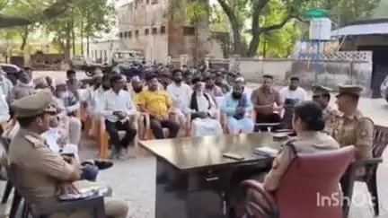 बिंदकी: जहानाबाद के थाना परिसर में पीस कमेटी की बैठक में सीओ प्रगति यादव ने कहा- गाइडलाइन के अनुसार मनाएं बकरीद का त्यौहार
