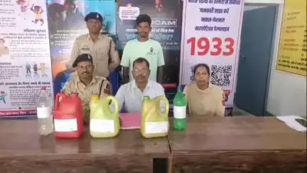 चांपा: महुआ शराब की अवैध बिक्री करने वाले आरोपी को चांपा पुलिस ने घोघरानाला से किया गिरफ्तार