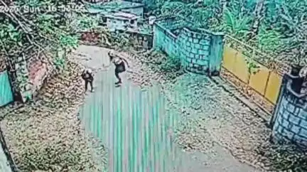 விளவங்கோடு: படந்தாலூமூட்டில்  மூதாட்டியை கம்மல் தாக்கும் முதியவர் சிசிடிவி வெளியாகி பரபரப்பு