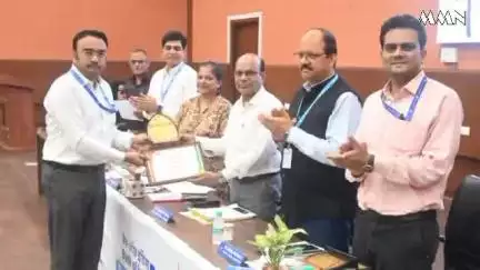 वर्धा: प्रधानमंत्री सूक्ष्म अन्न प्रक्रिया उद्योग योजनेंतर्गत उत्कृष्ट काम करणाऱ्या बॅंक अधिकाऱ्यांचा जिल्हाधिकारी हस्ते सत्कार