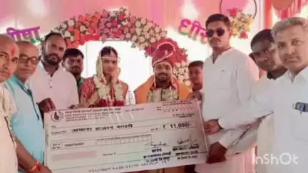 देवणी: होनाळी येथील लाडक्या बहिणीस लाडकी बहिणी विवाह योजनेअंतर्गत ग्रामपंचायत कार्यालय वतीने ११००० रुपयांचा चेक
