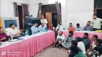 सलूम्बर: चिंबोड़ा में रात्रि चौपाल में जिला कलेक्टर ने सुनी आमजन की समस्याएं, जल संरक्षण के लिए किया जागरूक
