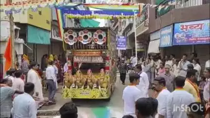 बदनावर: मुमुक्षु अदिति व्होरा व गौरव जाट का वर्षीदान जुलूस निकाला गया