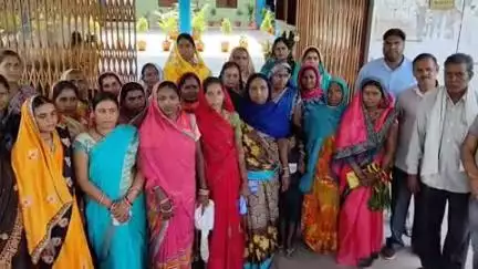 तिल्दा: अल्दा की महिलाएं बड़ी संख्या में पहुंची जनपद कार्यालय सक्रिय महिला सदस्य को हटाने दिया ज्ञापन #jansamasya