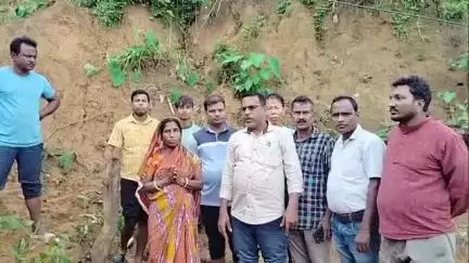 হাইলাকান্দি: গাগলাছড়ায় ভুমিস্খলনে ক্ষতিগ্রস্ত জয় কুমার দুষাদের বাসগৃহের খোঁজ নিলেনBJP-র আয়নাখাল রাজ্যেশ্বরপুর মন্ডলের সভাপতি