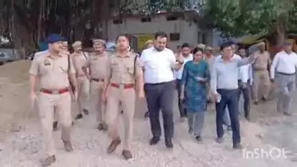 टांडा: गंगा दशहरा पर्व को लेकर महादेवा घाट व हनुमानगढ़ी घाट पर डीएम और एसपी ने किया निरीक्षण, सुरक्षा व्यवस्था का लिया जायजा