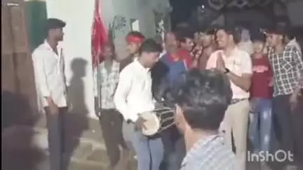 बंडा: ग्राम रवारा में श्री हरि नाम संकीर्तन प्रभात फेरी की प्रथम वर्षगांठ मनाई गई