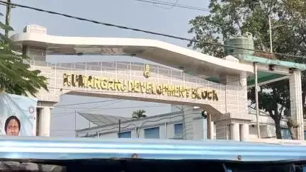 কুমারগঞ্জ: ভয়াবহ কালবৈশাখীতে ক্ষতিগ্রস্ত কুমারগঞ্জ, পাশে মানবিক ব্লক প্রশাসন