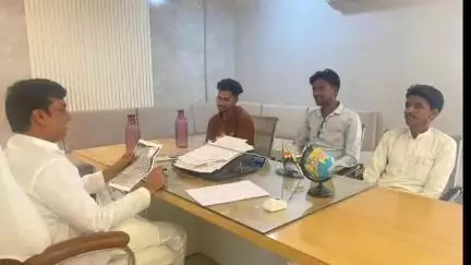 राजगढ़: राजगढ़ जिला पंचायत अध्यक्ष चंदर सिंह सौंधिया ने पंचायत कार्यालय में सुनी लोगों की समस्या
