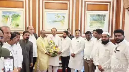 चाकूर: उपमुख्यमंत्री अजितदादा पवार यांनी मुंबई येथेचाकूरचे नगराध्यक्ष ,उपनगराध्यक्ष यांची बिनविरोध निवड झाल्याबद्दल केलेअभिनंदन