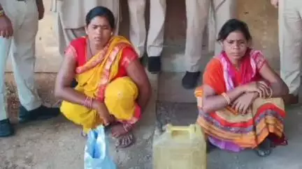 जांजगीर: जांजगीर आबकारी विभाग की कार्रवाई में 13.50 लीटर अवैध महुआ शराब जब्त, दो महिलाएं गिरफ्तार