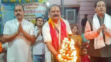 श्री सिद्ध हनुमान मंदिर सक्ती के महाआरती में पंडित शुकदेव तिवारी शामिल हुए