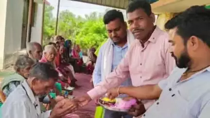 मस्तुरी: हमारे बुजुर्ग हमारी धरोहर थीम पर मनाया गया दाई बबा दिवस, हेल्थ मेले में 5 हजार से ज्यादा बुजुर्गों की स्वास्थ्य जांच