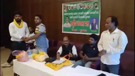 दुमका: परिषदन में राजद जिला कमेटी की बैठक सह सम्मान समारोह आयोजित