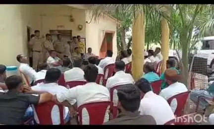 निफाड: कसबे सुकेणेला बकरी ईद पार्श्वभूमीवर पोलीस प्रशासन व मुस्लिम बांधवांची बैठक संपन्न