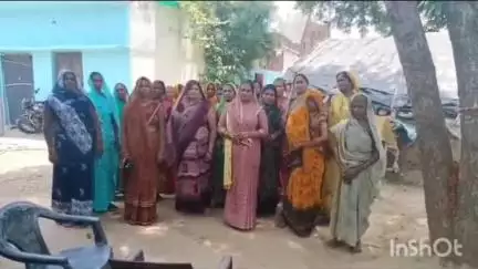 भानपुर: बहराइच में होने वाले विजय उत्सव कार्यक्रम को लेकर पिपरा चंद्रपति में सुभाषपा महिला मोर्चा के कार्यकर्ताओं ने की बैठक