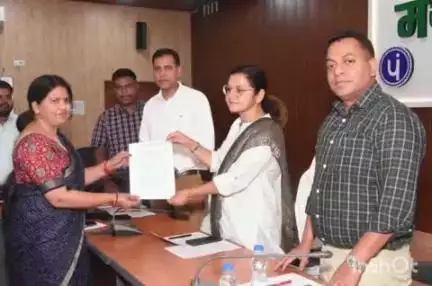 बैकुंठपुर: कोरिया कलेक्टर चंदन त्रिपाठी की अध्यक्षता में समिति के सदस्यों की उपस्थिति में शिक्षकों का युक्तियुक्तकरण हुआ